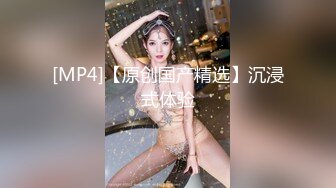 最新水上乐园更衣室偷拍！百里挑一的两位顶级清纯漂亮妹子，身材超棒 奶子好可口！大神怼着偷拍她们换衣服近十分钟，够刺激