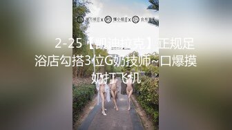 年轻貌美风骚的女老板娘的诱惑，全程露脸互动撩骚揉奶抠逼，按摩床上伺候小哥哥，深喉