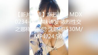 野鸡按摩店女技师勾搭有点岁数的大爷激情啪啪，口交大鸡巴舔蛋蛋激情上位，让大爷边草边录像干起来还挺猛