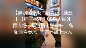 苗条身材居家女友一女战两男，无套啪啪，角度刁钻，交合处清晰可见