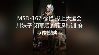 美眉在宿舍紫薇 这表情亮了 插的白浆四溢 我一过人 在看动作片 貌似还是个外国人 国语说的还行