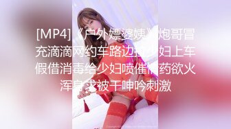 漂亮脸蛋纯美TS金美娜 ,独居卧室日常自慰，给假棒棒塞上避孕套，舔湿润插深深菊花穴  好舒服呀！