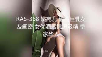 双女姐妹花一起干鸡巴，大奶子骚妹妹撸着大哥的鸡巴就要吃，精瘦小哥轮草两女各种姿势打桩机爆草浪荡呻吟