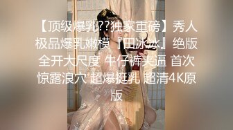 漂亮妹子早晨没有睡醒在地铁上又睡着了露出了二个大白奶子