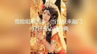 -骚老婆爱群交 一人伺候两骚男 一个草完另一个插