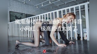 跟随偷窥包臀裙模特身材美女