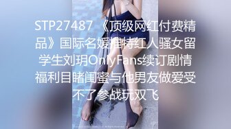 男人发现自己的尤物熟女老婆偷晴年轻猛男，生气录取视频作证据