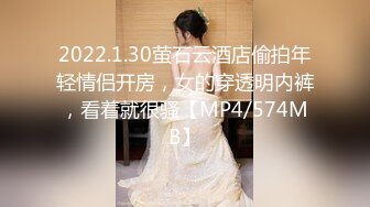 拉拉姐妹花露脸短发极品尤物少妇激情大秀直播，全程露脸让大姐穿上假鸡巴内裤爆草，吃奶玩逼