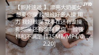 小哥会所找的按摩女，年纪不小服务很好，给小哥按摩撩骚舔乳头吃鸡巴，配合小哥各种抽插爆草，叫声骚浪刺激