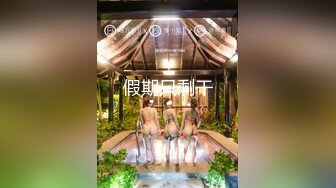 翘乳娇娘跟别人发信息时偷袭！