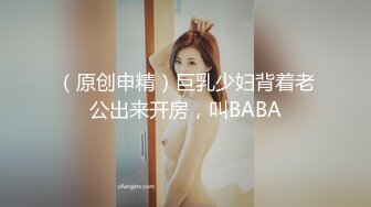 美女如云商场女厕近景特写偸拍超多极品小姐姐方便，先拍私处在同步露脸全身