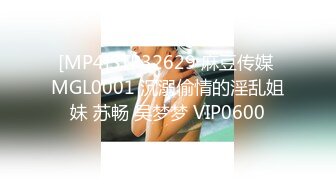 两闺蜜下海玩3P 手牵手被狂操 真是太刺激了 叫声此起彼伏 (4)