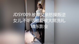 性感小美女全程露脸发骚【上篇】撸着大鸡巴口交，衣服都没脱完就直接坐在小哥身上抽插，边草边脱无套抽插射了好多