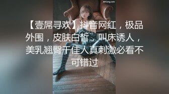 大众澡堂子女池真实偸拍 专挑小姐姐发现一位网红脸美女 奶子好像整过了又大又挺