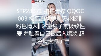 清纯学生萝莉少女反差母狗「baby_puppy」狗笼自慰，上半身乖乖女，下半身性感粉穴里塞跳蛋 (2)