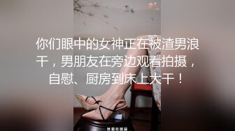 无情哈了少约了个牛仔短裙妹子，沙发上操撩起裙子摸逼，翘起屁股后入抬起双腿抽插猛操