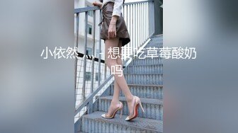 兔兔妻子动车上口交，妻子坐B座位故意躺下吃鸡鸡，真刺激，旁边A座位还做着一位大哥！