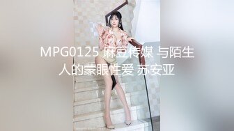 [MP4]超熟女三P大站长发飘飘的露脸口交，骑上来舌头舔逼互玩69玩弄黑蝴蝶逼前后夹击性爱大站