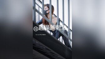 03年小嫩妹爱玩炮击！全裸苗条贫乳，炮击快档进出猛插，翘起屁股后入，小小年纪真会玩