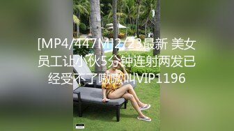 露脸女友小心翼翼的口