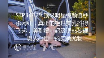 每当夜深人静~骚逼老婆~总喜欢翘高屁股来一炮~鸡巴操掉出来自己放手来拿艹进去抽插~浪叫呻吟！这臀是真美！