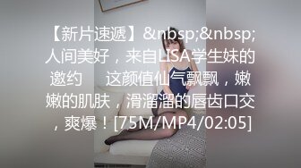 风吟鸟唱嫩模丝丝坐在沙发上玩逼拍写真被摄影师和导演弄到床上一个舔一个用手玩