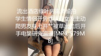 国产AV 蜜桃影像传媒 PMC083 无能哥哥带亲弟爆操老婆 雪霏