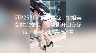 【姐弟乱伦】兽性大发把美臀姐姐按在厕所干，回到家再让调教好的姐姐穿上黑丝护士服直接内射