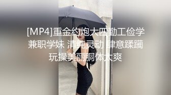 偷窥眼镜气质大姐