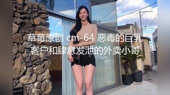 温柔系妩媚美妞，扎起双马尾一脸清纯，男友疯狂吸奶子一脸享受