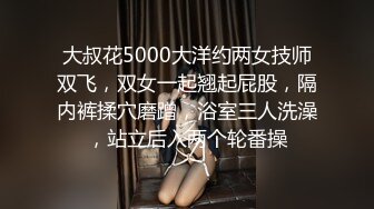 澡堂偷拍光着屁屁在更衣室吹头发精致面容美女