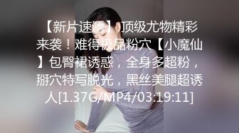 一王两后，帝王般享受！难得一见OF无敌巨乳大奶牛【hhh1231】最新啪啪长视频，肏一个手还玩一个，双波霸玩到虚脱 (5)