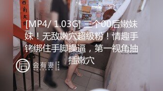 性感淘气女孩梅丽莎·摩尔和莱利·里德给他们的书呆子继父做了一次肮脏的化妆