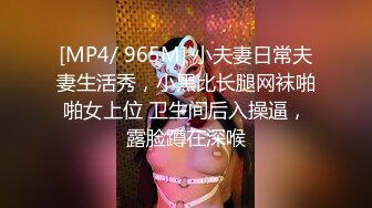 晚上去附近小区窗外近距离偷窥一个白嫩少妇一个年轻打工妹洗澡