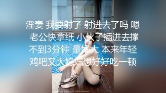 《极品CP??魔手外购》近景热闹商场女厕刁钻位置偸拍超多小姐姐方便还有制服女，能看脸又能看私处，半蹲式撅个大腚过瘾极了