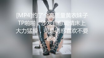 气质轻熟女少妇一个自慰，掰开逼逼展示黑蝴蝶逼给大家看看，专业撩骚很会聊天