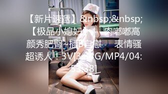 抄底腿長130牛仔短裙美女,紅心粉內內更風騷誘人