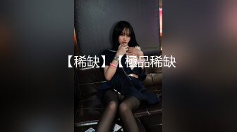 EDMosaic 新作 小美女捷咪一个人自慰不够爽 想找一个男人来解馋 结果来了一双 被日出了幸福的笑容