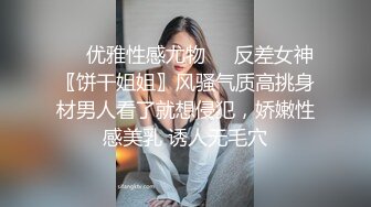 黑丝小少妇，身材苗条皮肤白皙，黑森林稍微一碰就湿漉漉