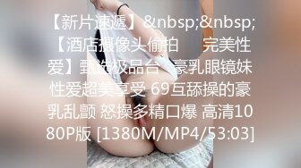 小青年组队在酒吧叫个出台美女小姐到网吧包厢内玩3P妹子非常骚很配合暴力深喉干呕放到电脑桌上肏口爆淫荡对白