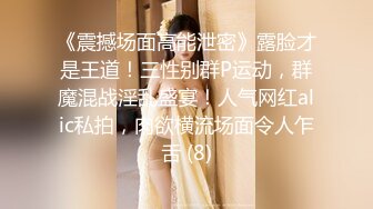 黑丝伪娘 和胖哥哥贴贴 穿着黑丝岔开双腿被哥哥口粉嫩的仙女棒 被舔的痒痒的很舒服 鸡鸡小还要振动棒刺激鸡鸡