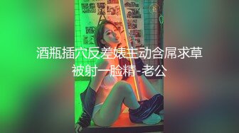 高颜大奶人妻 我骗你不是人真的第一次约 太亮了不用舔干了就有水 身材苗条还有点害羞 被两哥们从沙发操