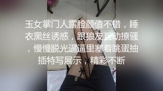 骚逼少妇【点点呀】和土豪一对一的同时开着直播，听土豪指挥，’摸你下面，插进去，骚一点，啊啊啊要射啦‘，少妇也跟着骚起来！2