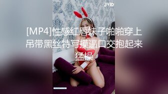 推特极品长腿苗条烧婊子【橙子】私拍，丝袜塞逼肛塞夹着假阳具公共场合露出边走边紫薇，骚话连天 (7)