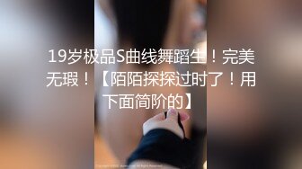 【极品反差婊】极品绿帽王对我老婆好点，下面骚穴被单男的肉棒操的流满了白浆 (1)