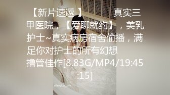 露脸新人妹子清纯靓丽，全裸躲在家中自慰，刷礼物可以看逼逼n特写，手指抠逼有淫水流出