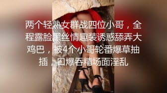 衣料比较少的白衣美女坐在沙发上就让人看的口干舌燥