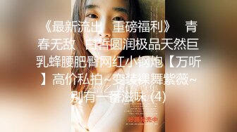 40岁熟女约我，边打游戏，一边被我后入