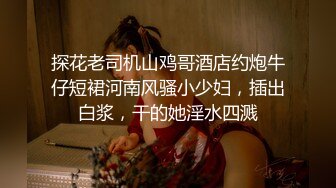 中年夫妻群里邀约单男玩儿无套3P老公在旁边一直嘱咐“不能射里面”