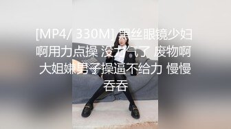 开好房约到女神级黄衣小美女，苗条身材柔软肉体，勾人性奋一把抱住揉捏爱抚，大长腿夹紧头部奋力抽插